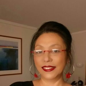 Meet your Posher, Fay